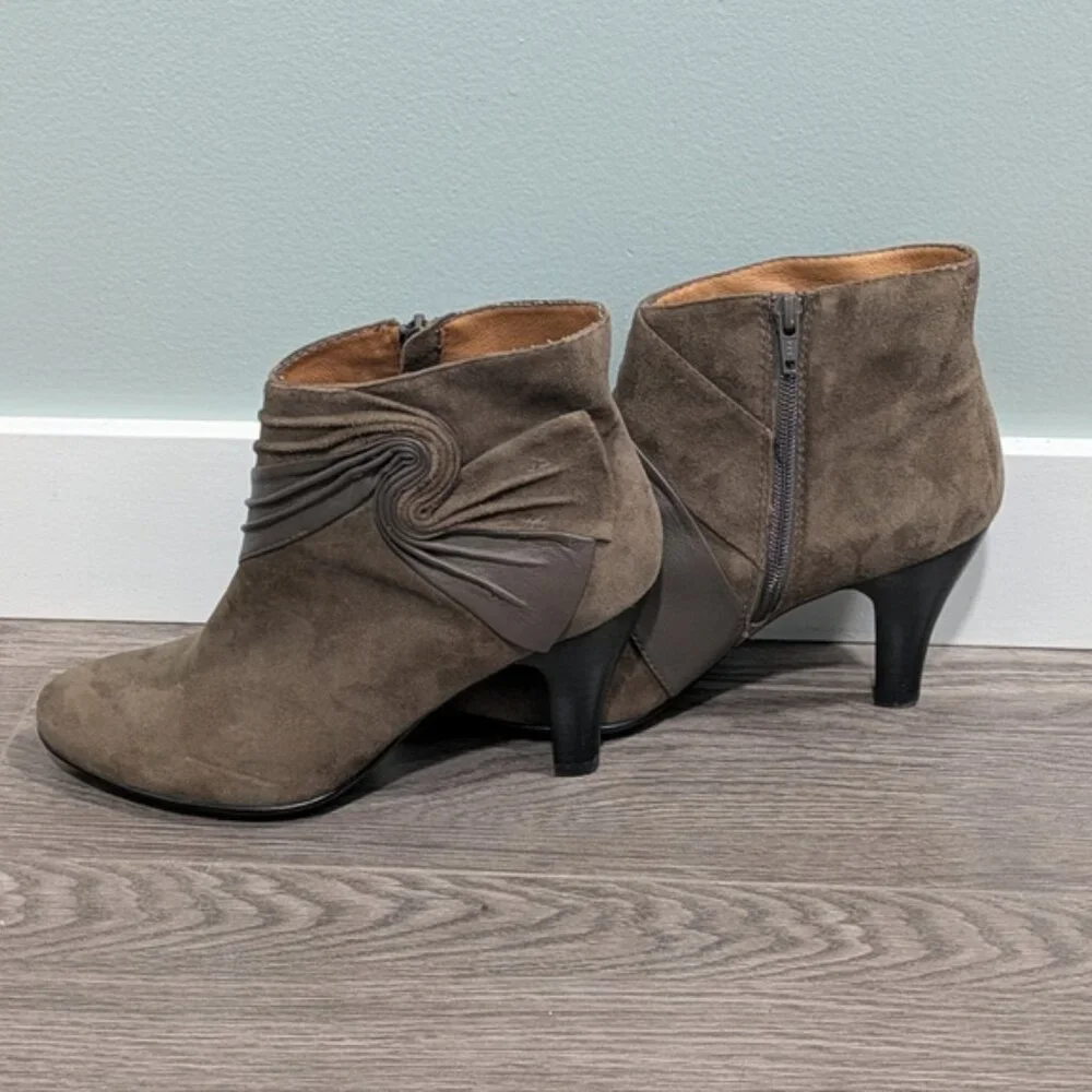 Sofft Elegant Brown Ankle Boots - Picture 10 of 10